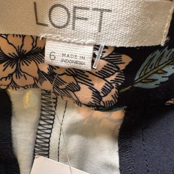 NWT Ann Taylor LOFT Floral Print Riviera Shorts Size 6 Blue Pink - Picture 4 of 5